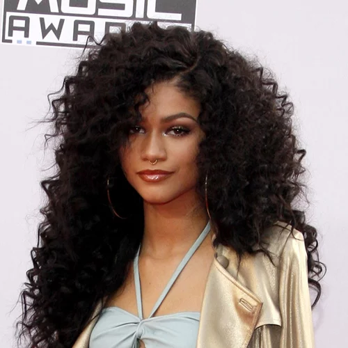 Τα πιο χρήσιμα hacks περιποίησης για σγουρά μαλλιά σύμφωνα με τη hairstylist της Zendaya