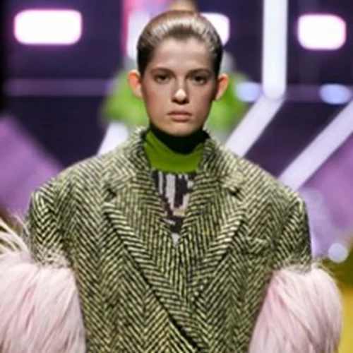 Kristy Ponomar | Η ιστορία του μοντέλου από την Ουκρανία που έβαλε τα κλάματα στα παρασκήνια του show Prada