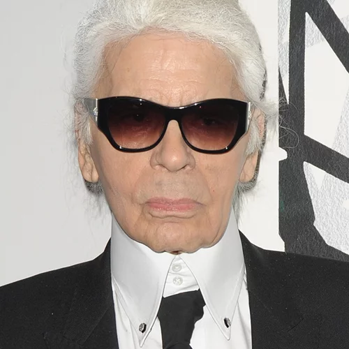 "O Karl Lagerfeld ήταν επικριτικός απέναντι στις γυναίκες, τους ανθρώπους με παραπάνω κιλά, τους μετανάστες και τους επιζώντες σεξουαλικής επίθεσης"