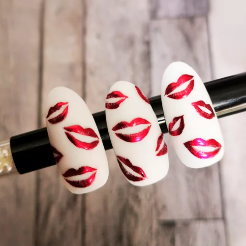 Ψάχνεις ιδέες μανικιούρ για την ημέρα του Αγίου Βαλεντίνου; Σου βρήκαμε τις καλύτερες