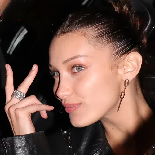 H Bella Hadid επαναφέρει ένα hair trend από το παρελθόν