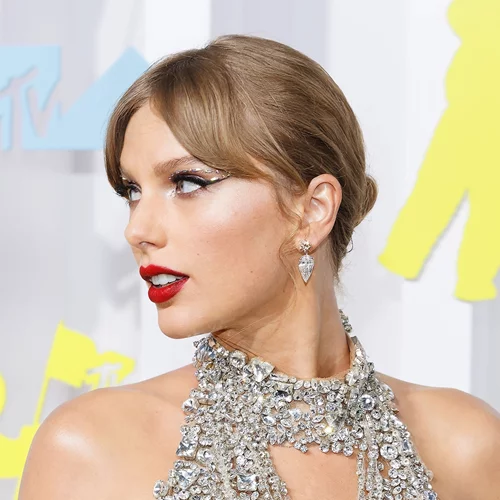 Taylor Swift | Έγινε η πρώτη καλλιτέχνις με τραγούδια και στις 10 πρώτες θέσεις του Billboard Hot 100