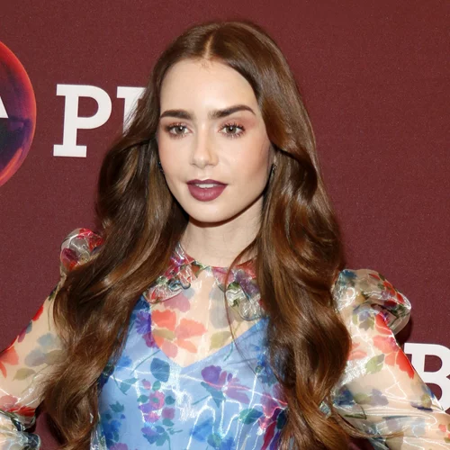 H Lily Collins άλλαξε αισθητά τα μαλλιά της λίγο πριν την πρεμιέρα του "Emily in Paris"