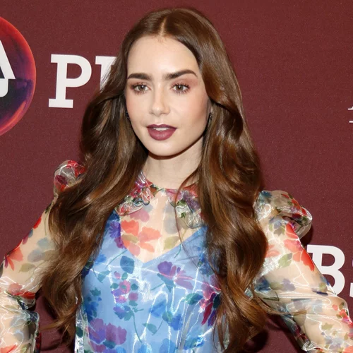 French Mani with a twist | Το "περίεργο" χρώμα νυχιών της Lily Collins