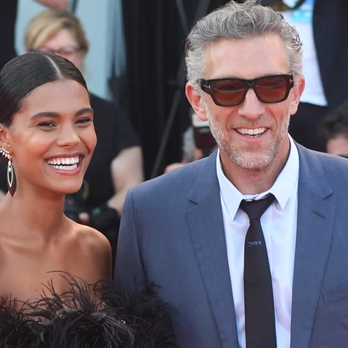 Τίνα Κουνάκει | Η εκθαμβωτική σύζυγος του Βενσάν Κασέλ ποζάρει με την κόρη του Ντέβα, για τα γενέθλιά της