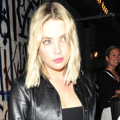 Η Ashley Benson άλλαξε το χρώμα των μαλλιών της και είναι σχεδόν αγνώριστη