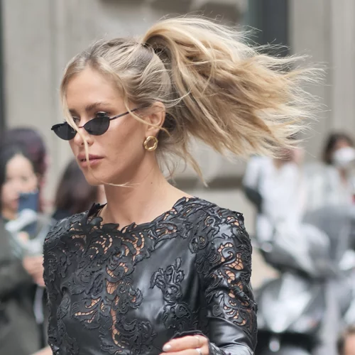 Perfect hair in the rain | 5 tips για να απαλλαγείς από το φριζάρισμα ακόμα και την πιο βροχερή μέρα