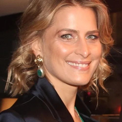 Η Τατιάνα Μπλάτνικ είναι κομψή ακόμη και όταν πίνει τον καφέ της