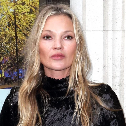 Kate Moss | Ανακοινώνει τα συναρπαστικά νέα της ποζάροντας ολόγυμνη