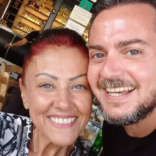 "Μαμά μου λείπεις." | Η συγκινητική ανάρτηση του ηθοποιού Θοδωρή Ελευθεριάδη που έχασε τη μητέρα του στα Τέμπη