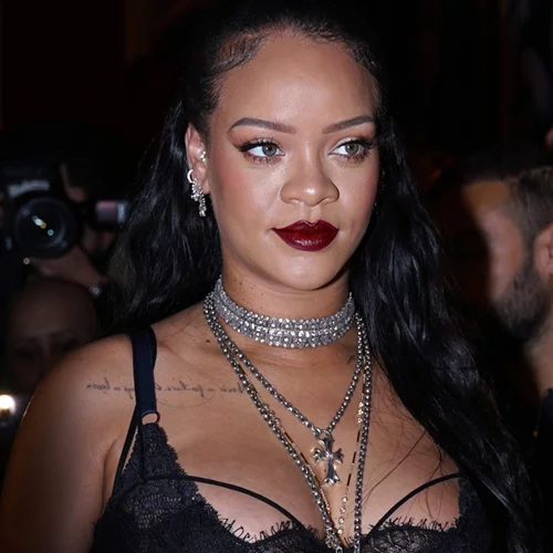 Rihanna | Οι φωτογραφίες που προδίδουν το φύλο του μωρού που περιμένει