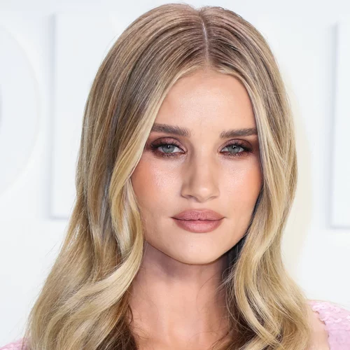 Rosie Huntington - Whiteley | Η makeup ρουτίνα που ακολουθεί στην (προχωρημένη) εγκυμοσύνη της