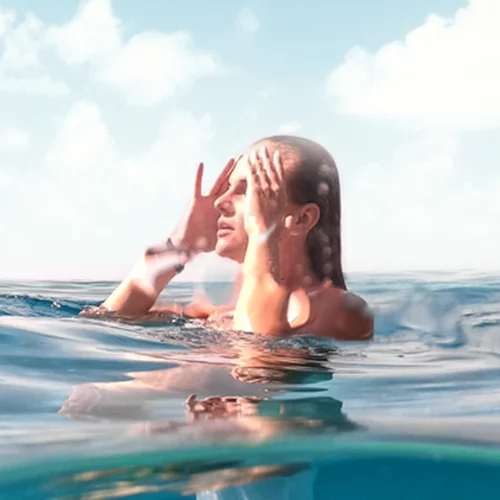 Κάψε λίπος στο νερό | Πόση ώρα χρειάζεται να κολυμπήσεις για να έχεις αποτέλεσμα και μερικές ιδέες ασκήσεων