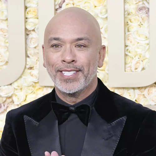 Jo Koy | Ο κωμικός που κατάφερε να καταστρέψει την 81η απονομή των Χρυσών Σφαιρών - H αντίδρασή του στα αρνητικά σχόλια