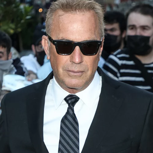 Η σύζυγος του Kevin Costner κατέθεσε αίτηση διαζυγίου