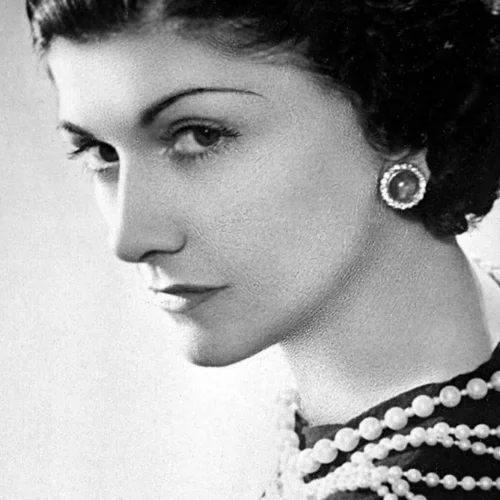 Το μυστικό της Coco Chanel για να διαρκεί το άρωμα όλη τη μέρα