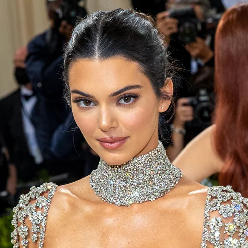 4 makeup looks που θα σε κάνουν να ανυπομονείς να βαφτείς στις γιορτές