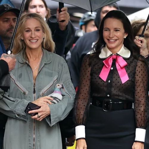 "Δεν είναι κομψή πια" | Οι αντιδράσεις στα social media για το νέο look της Carrie στο 'And Just Like That'