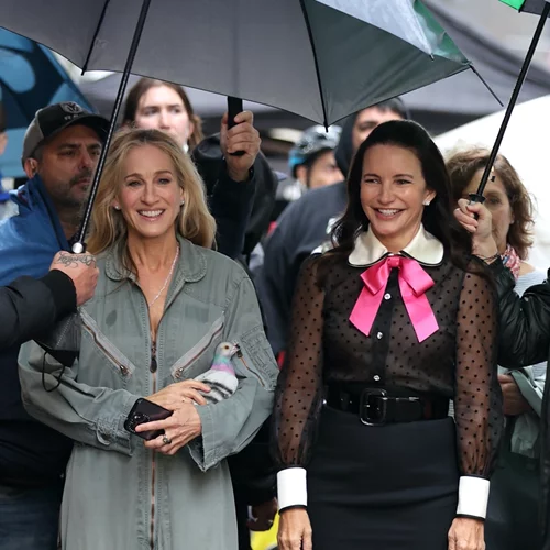 ‘And Just Like That’ | Οι πρώτες φωτογραφίες από τα γυρίσματα του δεύτερου κύκλου της σειράς