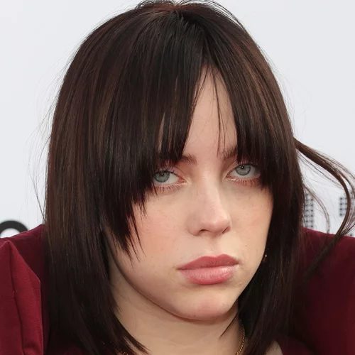H Billie Eilish έβαψε (ξανά) τα μαλλιά της στο πιο chic χρώμα της σεζόν