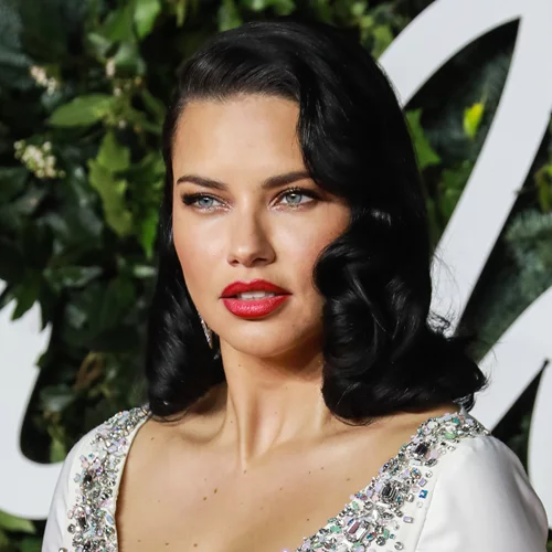 Adriana Lima | Ο (πολύ) ευρηματικός τρόπος με τον οποίο ανακοίνωσε την τρίτη εγκυμοσύνη της