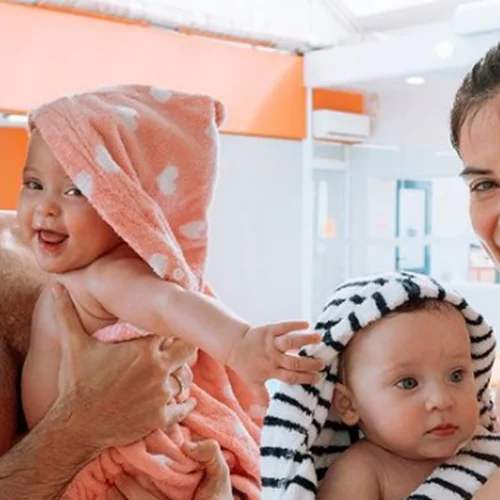 Χριστίνα Μπόμπα-Σάκης Τανιμανίδης | Αυτοί είναι οι νονοί των δίδυμων κορών τους