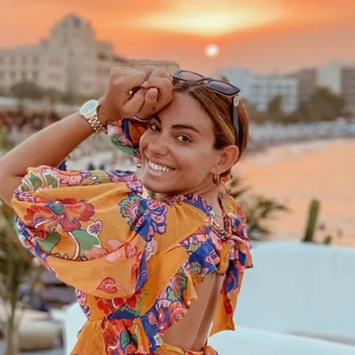 Ευρυδίκη Βαλαβάνη | Kάνει surf και εντυπωσιάζει με τα καλλίγραμμα πόδια της