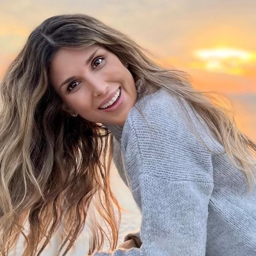 Η Ρούλα Σταματοπούλου ποζάρει με μαγιό στον 7ο μήνα της εγκυμοσύνης της