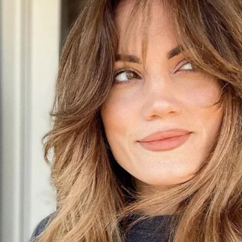 Η Μαίρη Συνατσάκη στην πρώτη της επίσημη δημόσια εμφάνιση με φουσκωμένη κοιλίτσα