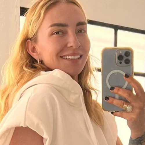 Ρούλα Ρέβη | "Δεν περίμενε κανείς ότι θα σταματούσα το σχολείο, ήταν  το τέλος μιας σκληρής και άγριας εφηβείας…"