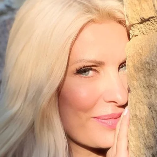 5 + 1 Ελληνίδες celebrities που λατρεύουν να ποζάρουν άβαφες