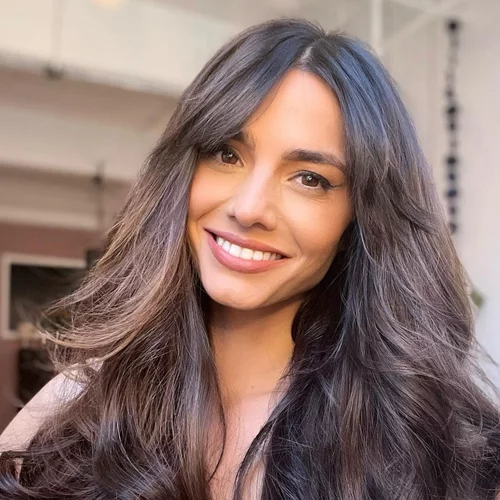 Πώς να αποκτήσεις πανεύκολα το bouncy blow-dry look της Ηλιάνας Παπαγεωργίου