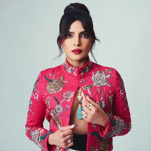 Priyanka Chopra | Το σέξι μανικιούρ που δοκίμασε στα BAFTA Awards 2021