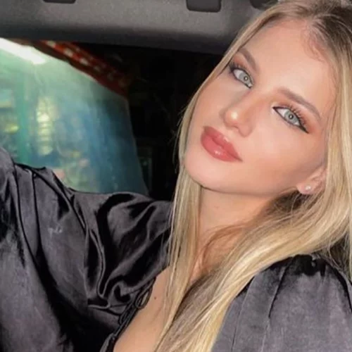 Άννα Μαρία Ίβιτς | Το ταξίδι στο Παρίσι με τη μητέρα της και η σέξι εμφάνιση με total black σύνολο