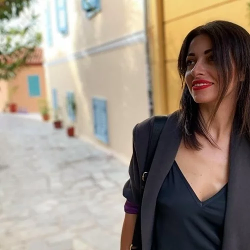 Mαργαρίτα | Η μεγαλύτερη αδερφή της Ελένης Φουρέιρα είναι μία καλλονή και μοιάζει εκπληκτικά στην τραγουδίστρια