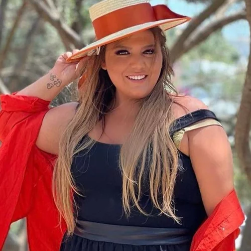 "Δεν με ενδιαφέρουν τα φίλτρα. Αγαπάω τον εαυτό μου όπως είναι" | Η Δανάη Μπάρκα είναι η βασίλισσα του 3ημέρου