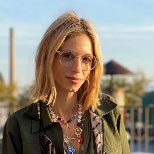 Σοφία Καρβέλα | "Παρακολουθώ νέους και όμορφους ανθρώπους στο Instagram χωρίς παιδιά"