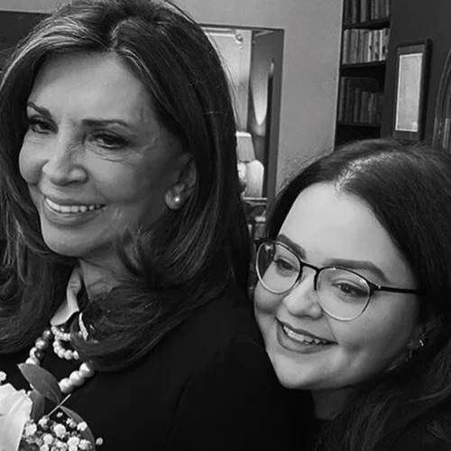 Μαριτίνα Ντενίση | H σπάνια και γλυκιά φωτογραφία από όταν ήταν παδί, στην αγκαλιά της μητέρας της