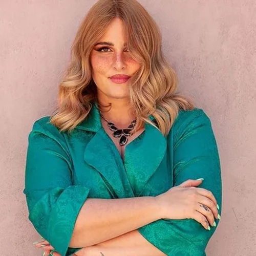 Τέλος τα ξανθά μαλλιά για την Εβελίνα Νικόλιζα | H αλλαγή στο χρώμα των μαλλιών της που ενθουσίασε τους ακόλουθούς της