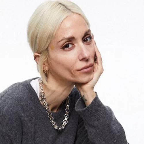 Η Σοφία Καρβέλα ποζάρει με φουσκωμένη κοιλίτσα και τρελαίνει το Instagram