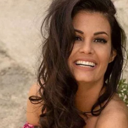 Το απόλυτο κορμί | Η Μαρία Κορινθίου ποζάρει με μαγιό μετά τη μεγάλη απώλεια κιλών