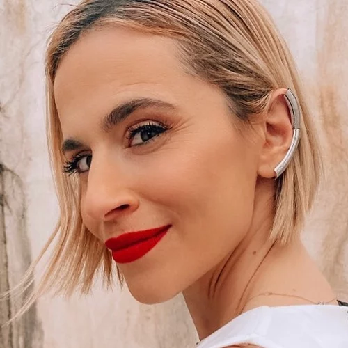 Πιο ξανθιά από ποτέ η Νάντια Μπουλέ | Η βουτυρένια απόχρωση που σίγουρα θα ζηλέψεις