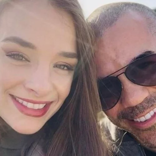 Ξετρελαμένος ο Μιχάλης Ζαμπίδης | Μας δείχνει για πρώτη φορά, την κοιλίτσα της συντρόφου του - Το ζευγάρι περιμένει δίδυμα