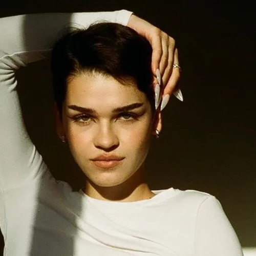 Κυβέλη GNTM | Η πρώτη δημόσια εμφάνιση στα μπουζούκια, μετά το τροχαίο δυστύχημα στο οποίο ενεπλάκη