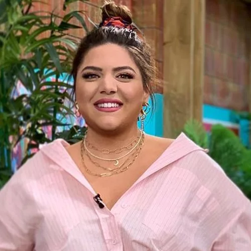 Δανάη Μπάρκα | Βρήκε το πιο κολακευτικό τζιν για γυναίκες με καμπύλες στα Zara