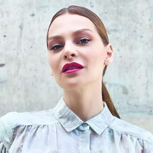 Υβόννη Μπόσνιακ | Η κόρη της παίζει ανέμελα με τους φίλους της - Το τρυφερό βίντεο