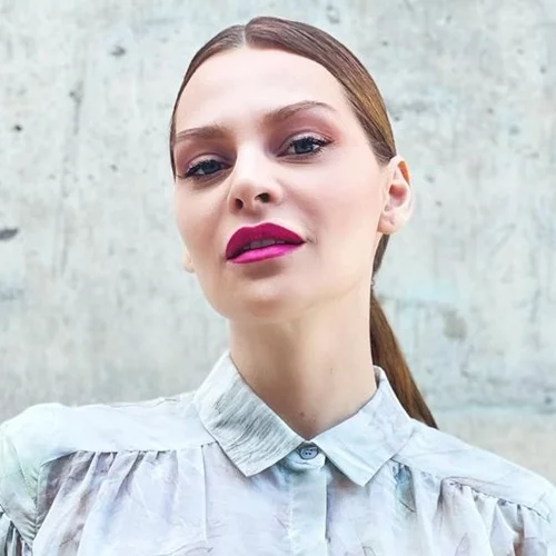 Ηλιοθεραπεία τον Φεβρουάριο | Η Υβόννη Μπόσνιακ μας δείχνει πώς να το κάνουμε σωστά