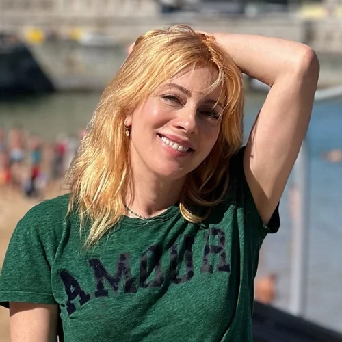 Τέλος το strawberry blonde για την Σμαράγδα Καρύδη | Το νέο χρώμα μαλλιών που υιοθέτησε