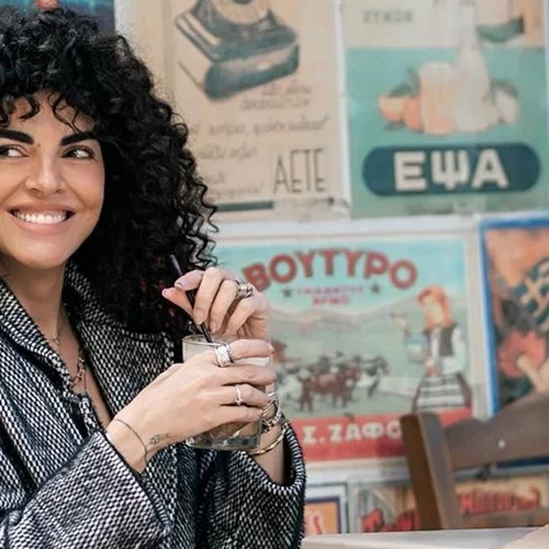 Η Μαρία Σολωμού περπάτησε στην πασαρέλα φορώντας το πιο αποκαλυπτικό νυφικό και o Mente Fuerte ήταν εκεί για να την καμαρώσει