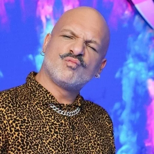 Νίκος Μουτσινάς | Μιλάει ανοιχτά για τη σεξουαλική του ταυτότητα και την προσπάθειά του να υιοθετήσει παιδί